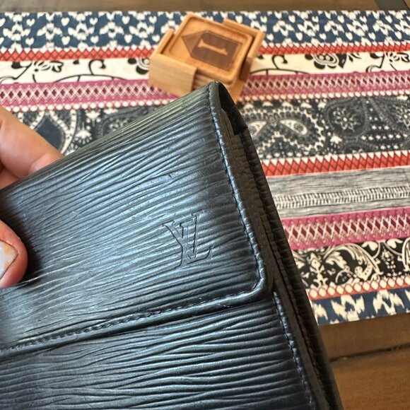 Louis Vuitton Black Epi Leather Sarah Long Wallet - Picture 14 of 15